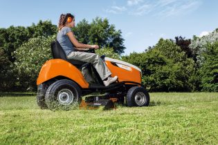 Stihl RM 453 T - Wyrzut boczny